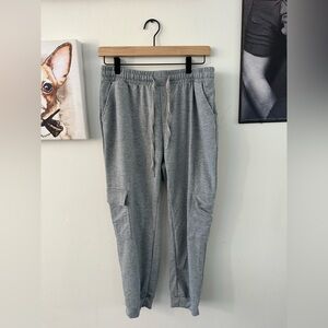 Grey sweatpants/joggers with pockets